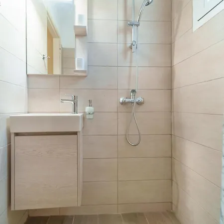 Iphigenia At דירה קאטליוס