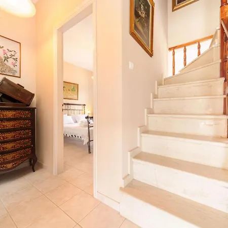 דירה Iphigenia At *