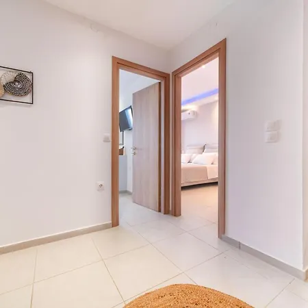 Iphigenia At דירה *