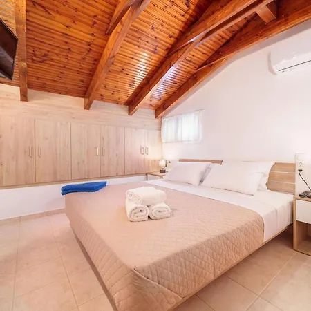 Iphigenia At * Κατελειός