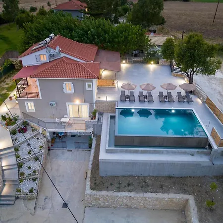 Iphigenia At דירה קאטליוס