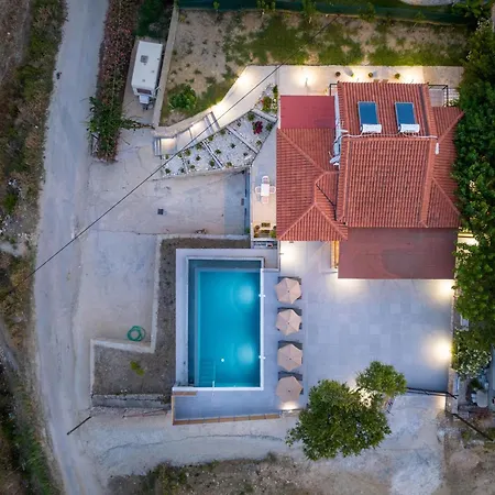 Iphigenia At Διαμέρισμα *