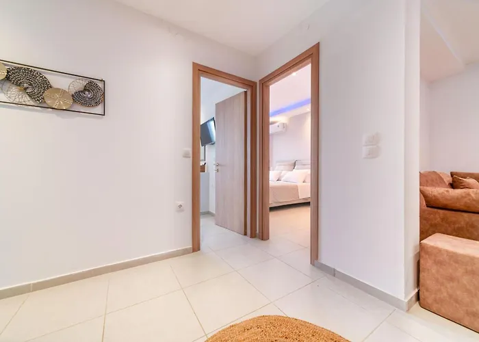 Iphigenia At Apartman *