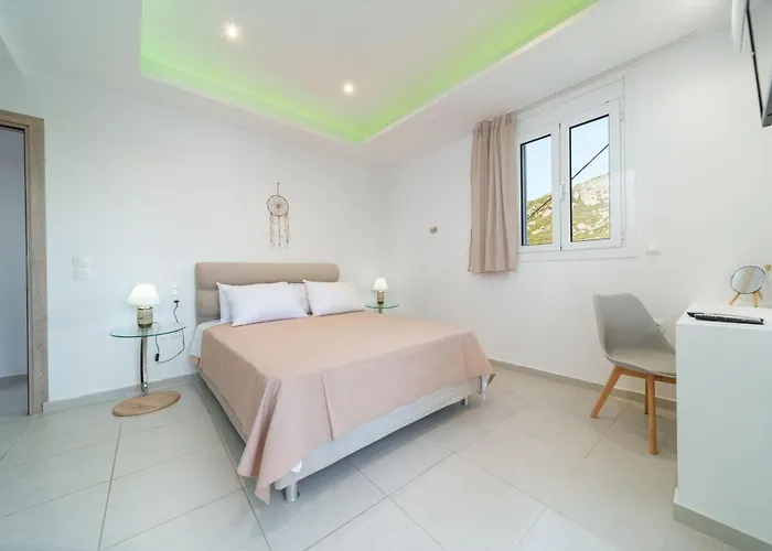 Iphigenia At Apartman *