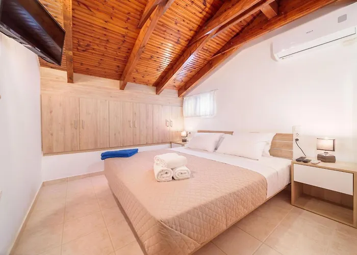 Iphigenia At * Kateliósz